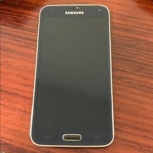 Cell phone Samsung Galaxy S5 with case